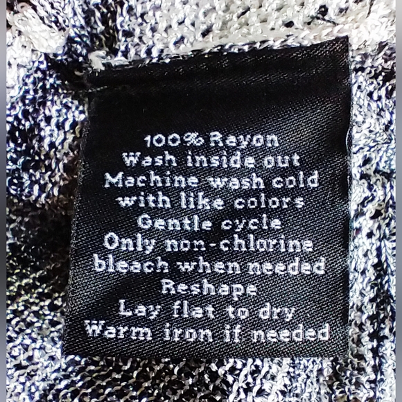 ROCK & REPUBLIC WOMEN'S MISSES SIZE XL BLACK & WHITE LOOSE KNIT TOP SEMI SHEER - Picture 4 of 7